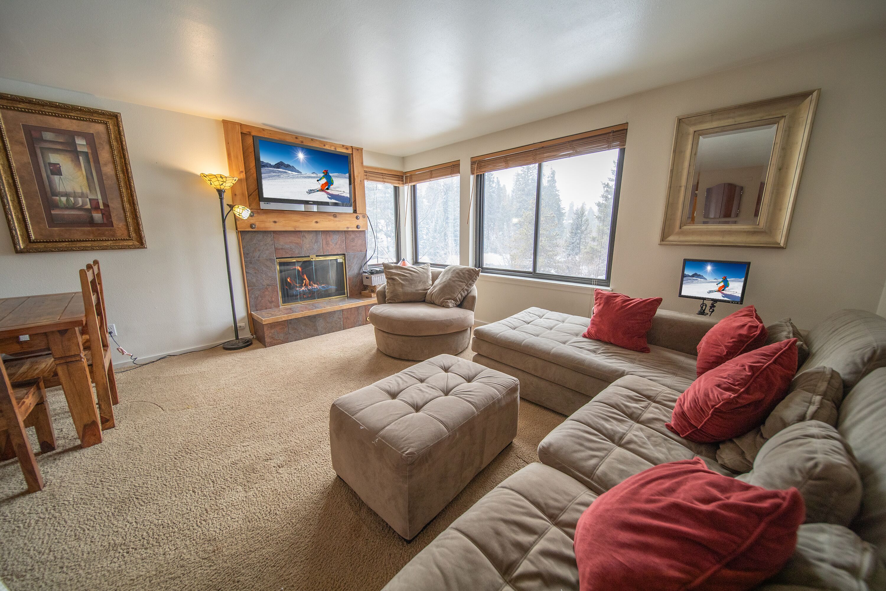 Cozy studio Lakeside Village, Mountain views