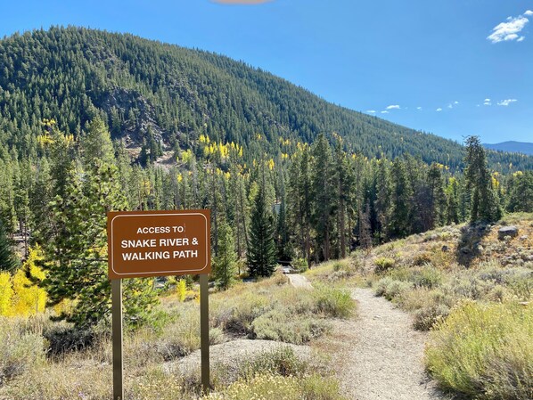 Access to Snake River Walking/Biking Path #summer - Cozy Condo w/Wood Fireplace & Indoor Pool/Hot Tubs (Keystone)