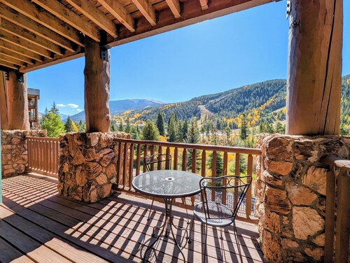 Mountain & River views! Close to the Bike Path!