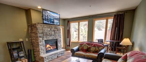 Smart TV, fireplace