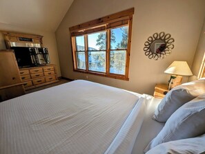 2 عدّة غرف نوم ومكواة/لوح كي وواي فاي وملاءات أسرّة