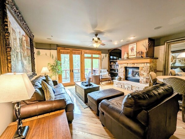 Smart TV, fireplace, stereo