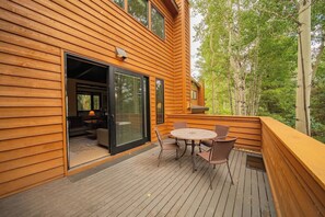 Outdoor dining - Modern Unit w/Pool & Hot Tub + 2 Parking Spots (Keystone)