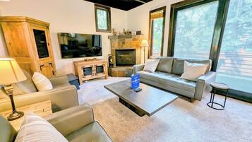 Smart TV y chimenea