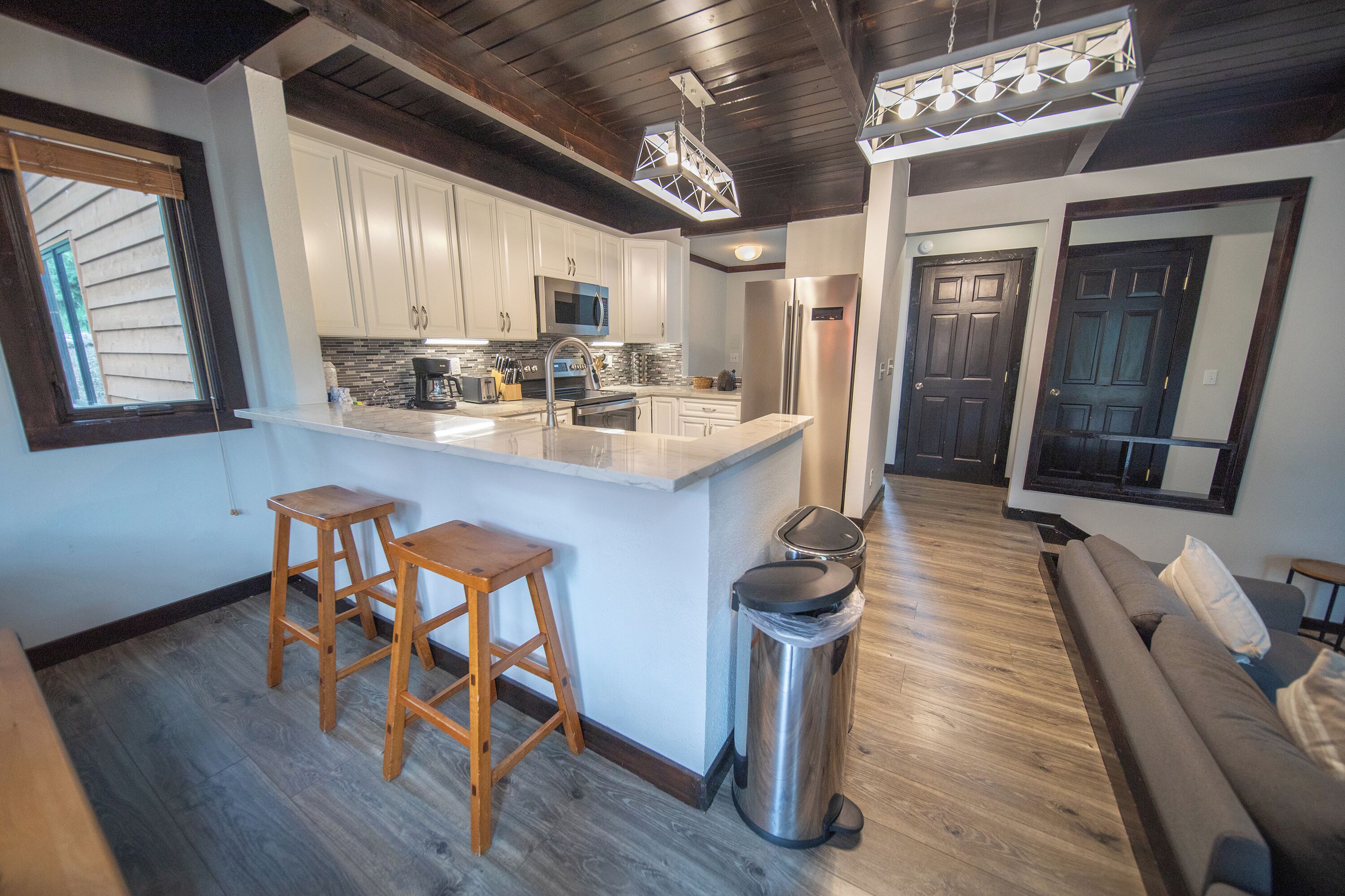 Kylskåp, mikrovågsugn, ugn och spishäll