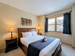 2 slaapkamers, een strijkplank/strijkijzer, wifi, beddengoed