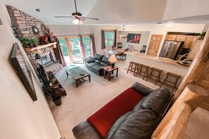 TV, fireplace, stereo