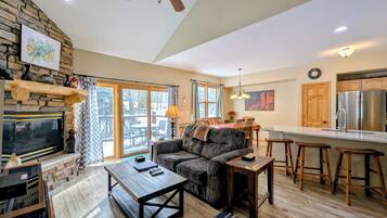 TV, fireplace, stereo