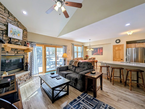 TV, fireplace, stereo