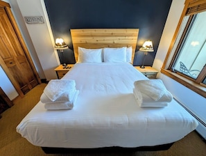 1 dormitorio, tabla de planchar con plancha, wifi y ropa de cama