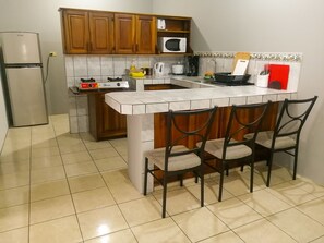 Superior-Apartment | Eigene Küche | Kühlschrank, Mikrowelle, Herdplatte, Wasserkocher mit Kaffee-/Teezubehör