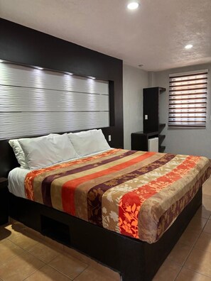 Executive Room | Laptop workspace, blackout drapes, iron/ironing board, free WiFi