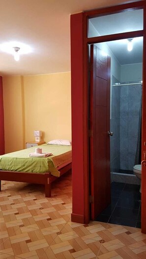 Shower, soap, toilet paper - host B&B LOKI  (Cercado de Lima)