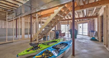 UUSI! Waterfront Davis Pond Cabin w / Dock + Kajakit!