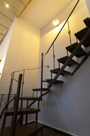 Staircase - Guzi Rooms & Suites (Istanbul)