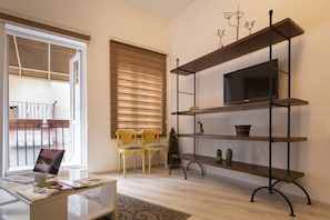 Dört Kisilik Oda | Sala de estar | Televisión LED de 32 pulgadas con canales por satélite, una televisión