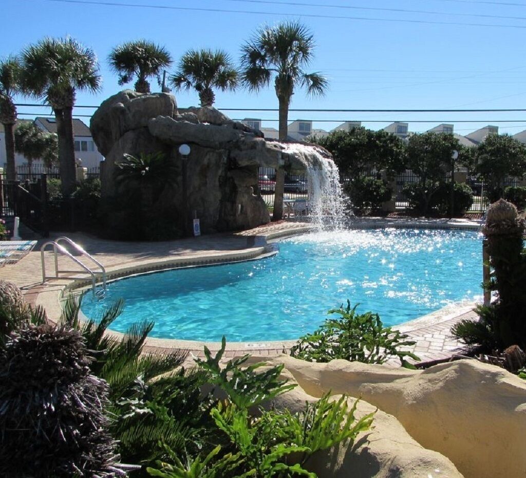 FAMILY VACATION or WORK FROM THE BEACH! BEAUTIFUL BEACHES, POOLS, PARKS and MORE