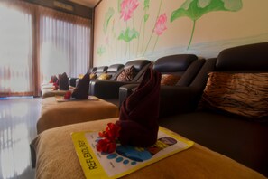 Body treatments, aromatherapy, hot stone massages, deep-tissue massages - Arik's Homestay (Ubud)