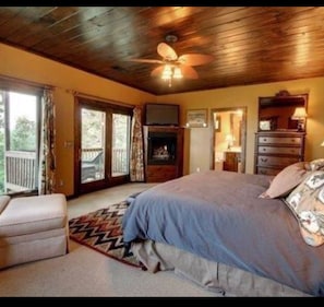 Luxury Cabin, Multiple Beds, Mountain View | Blackout drapes, iron/ironing board, bed sheets - Eagles rest lodge (Helen)