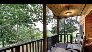 Porch - Eagles rest lodge (Helen)