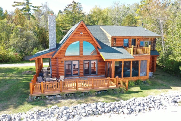 Log Home on Sandy Beach is waiting for your visit.