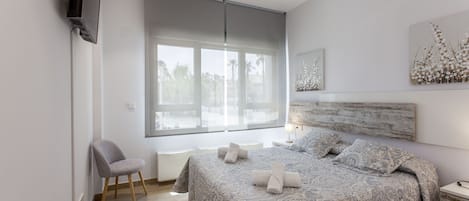 2 bedrooms, desk, iron/ironing board, free WiFi