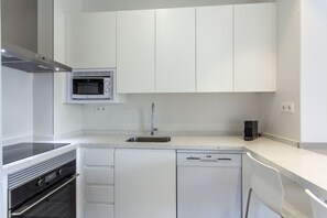 Fridge, microwave, oven, dishwasher - ApartUP Patacona Beach Select (Alboraya)