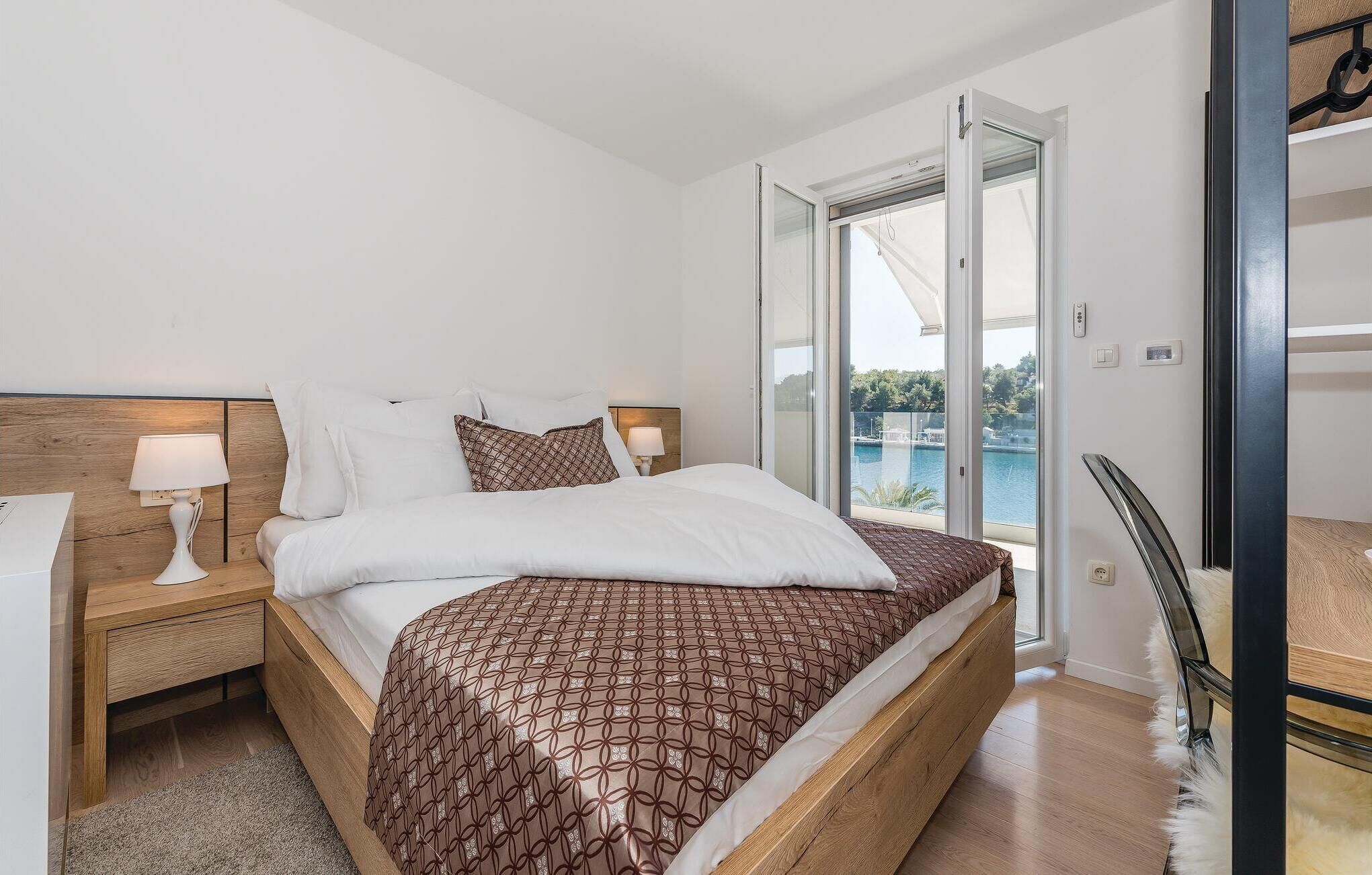 4 bedrooms, free WiFi, bed sheets
