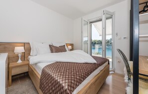 4 bedrooms, free WiFi, bed sheets