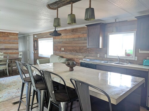 • TWO HOMES • 20 min from Bear Lake, sleeps 30 +RV