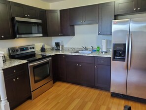 Classic Room, City View | Private kitchen