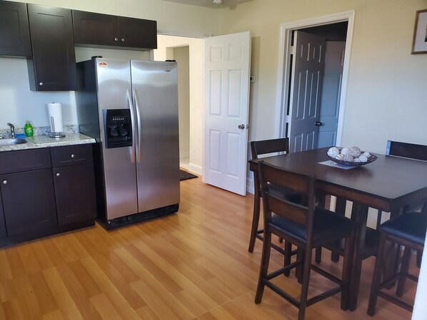 Classic Room, City View | Private kitchen