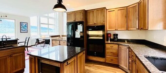 Heritage Retreat, Pet Friendly, Lake Blaine House!