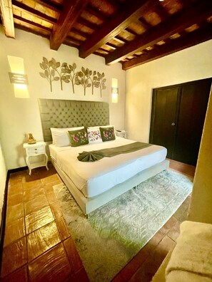 13 chambres, coffres-forts dans les chambres, bureau