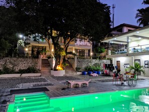 Outdoor pool, open 6:30 AM to 10:00 PM, sun loungers - Bentrina Diving Resort (Mabini)