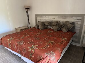 1 bedroom, desk, free WiFi, bed sheets