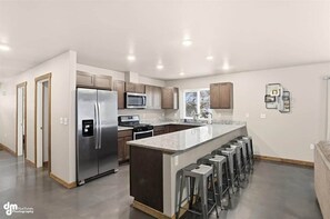 Refrigerador, microondas, horno, placa de cocina