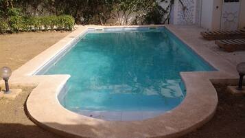 Kolam renang outdoor