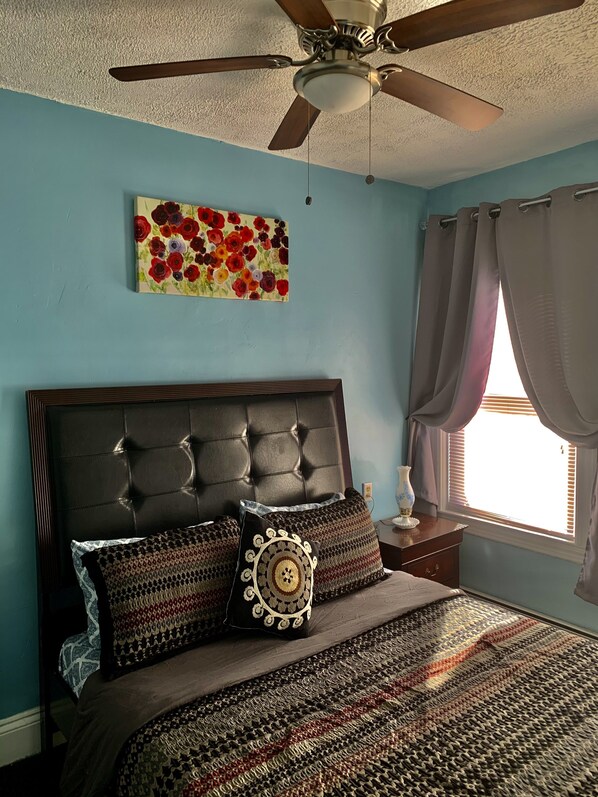 5 bedrooms, in-room safe, desk, iron/ironing board