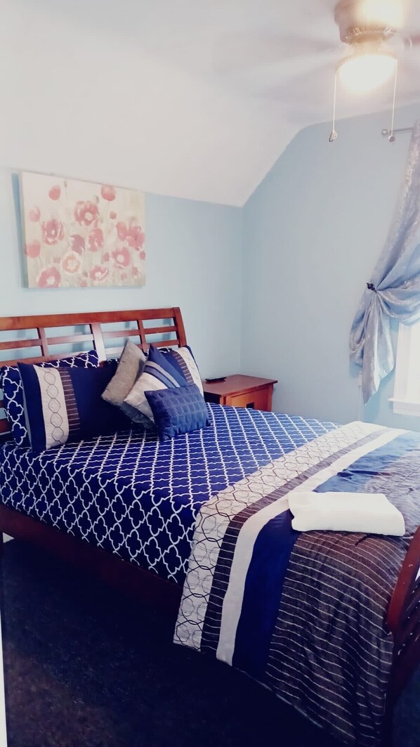 4 bedrooms, in-room safe, desk, iron/ironing board