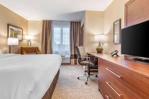 Standard Room, 1 King Bed, Non Smoking | Desk, laptop workspace, iron/ironing board, free WiFi
