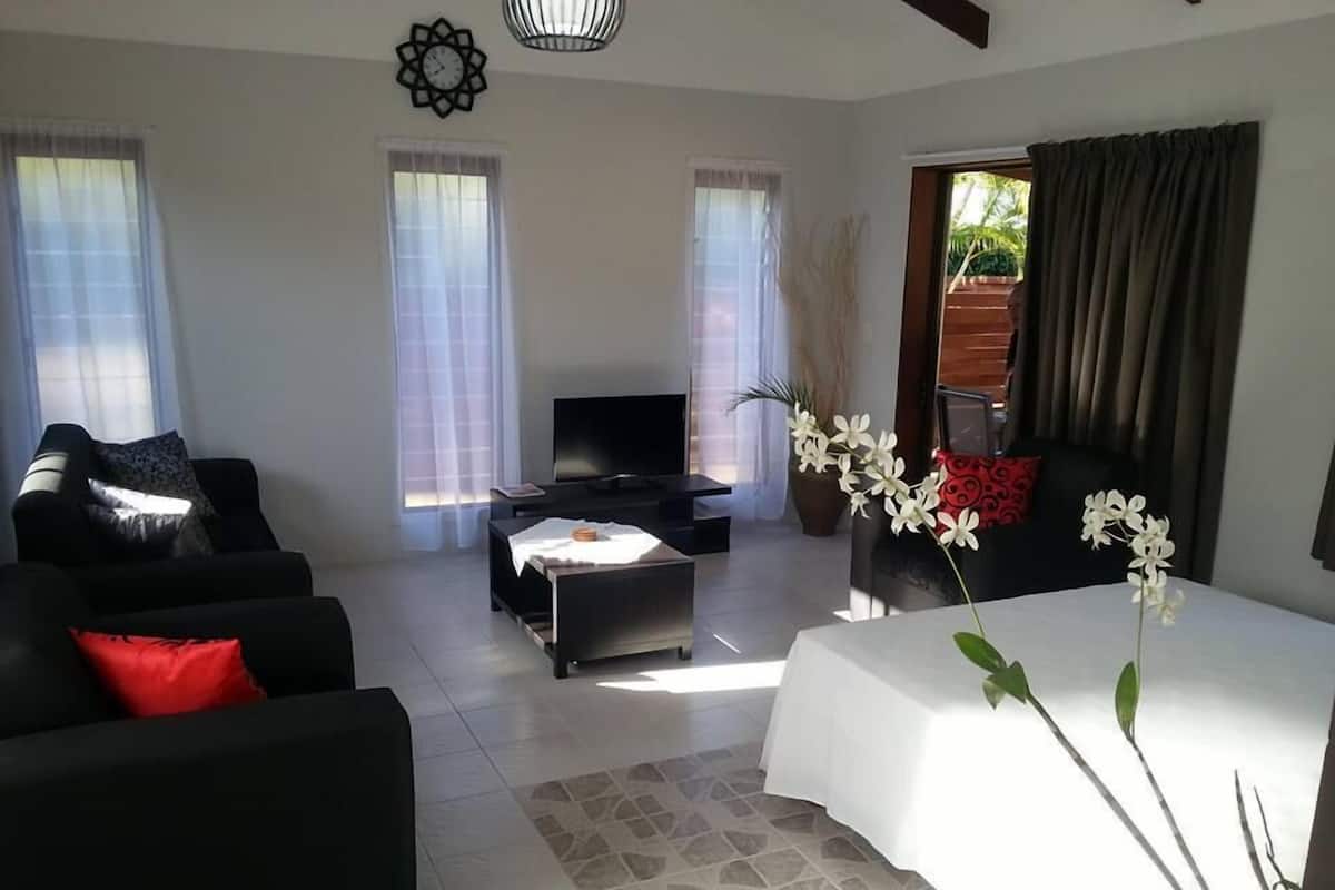 Signature Bungalow, Garden View | Living area | Flat-screen TV, DVD player