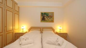 2 Schlafzimmer, Schreibtisch, kostenloses WLAN, Bettwäsche