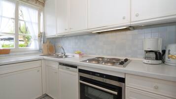 KĂŒhlschrank, Mikrowelle, Ofen, GeschirrspĂŒler