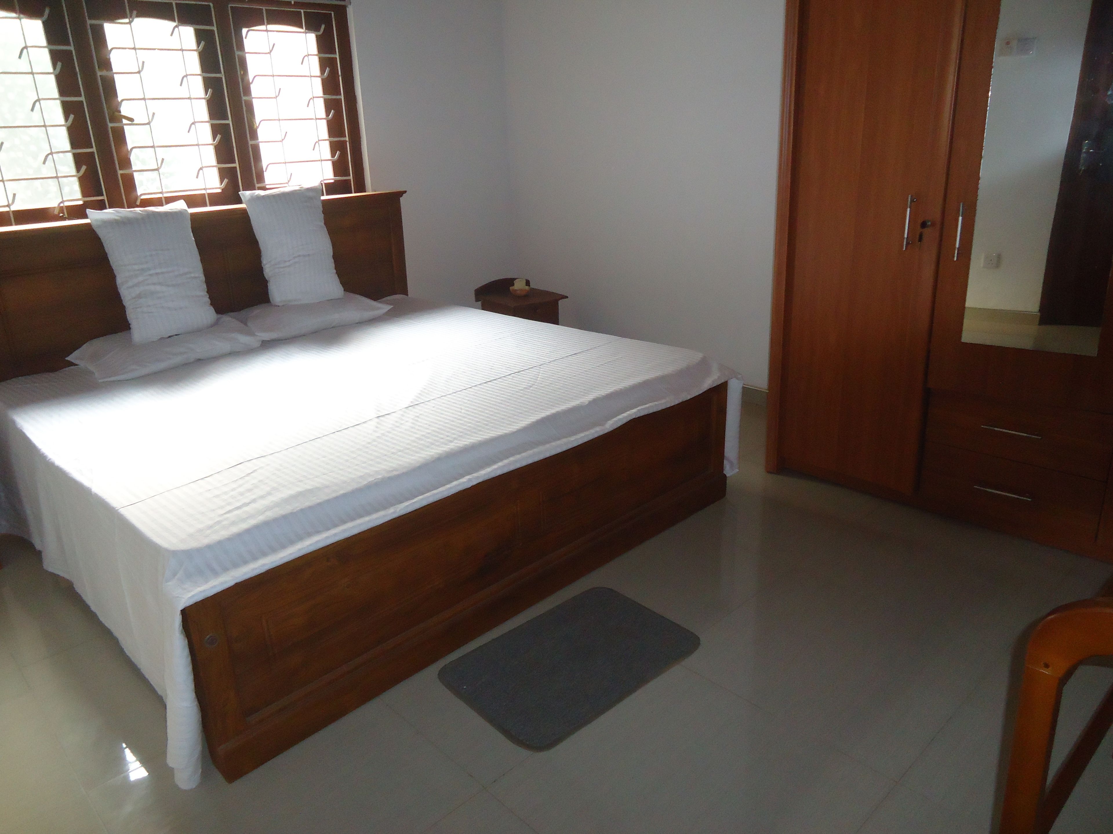 2 bedrooms, in-room safe, iron/ironing board, bed sheets