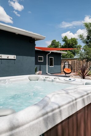 Bain à remous extérieur