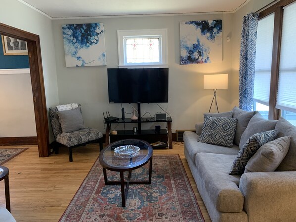 Living area - Motorby must live (Detroit)