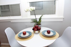 Dining - Motorby must live (Detroit)