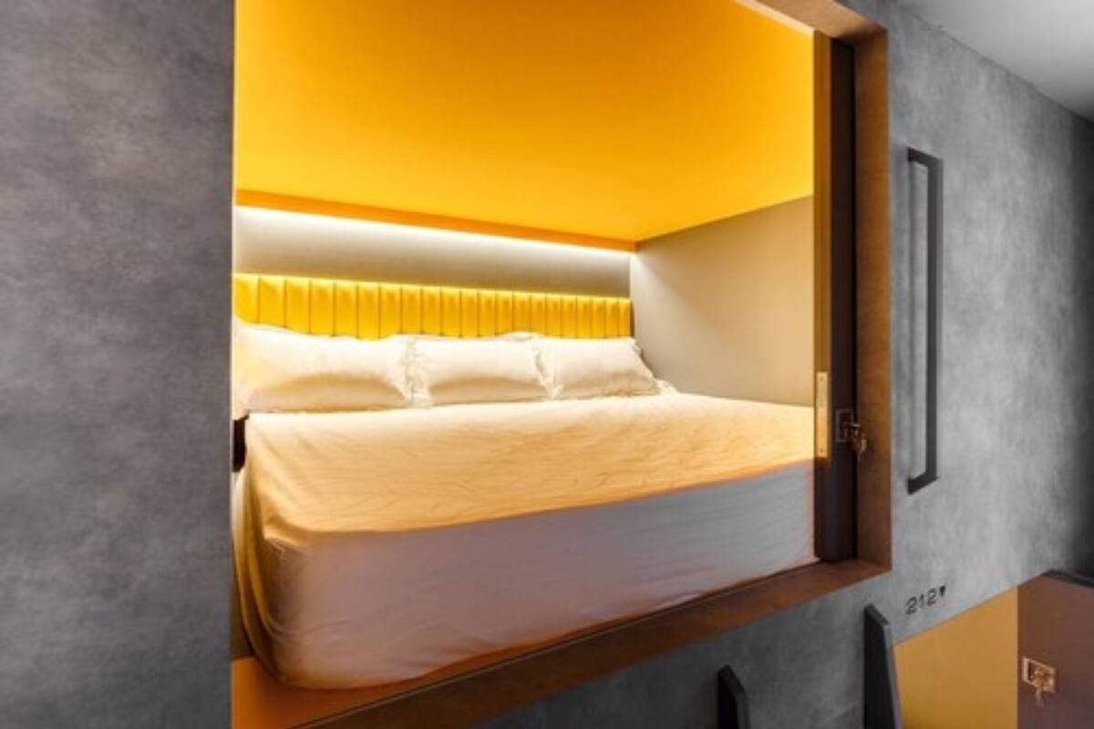 King Pod in Mixed Room