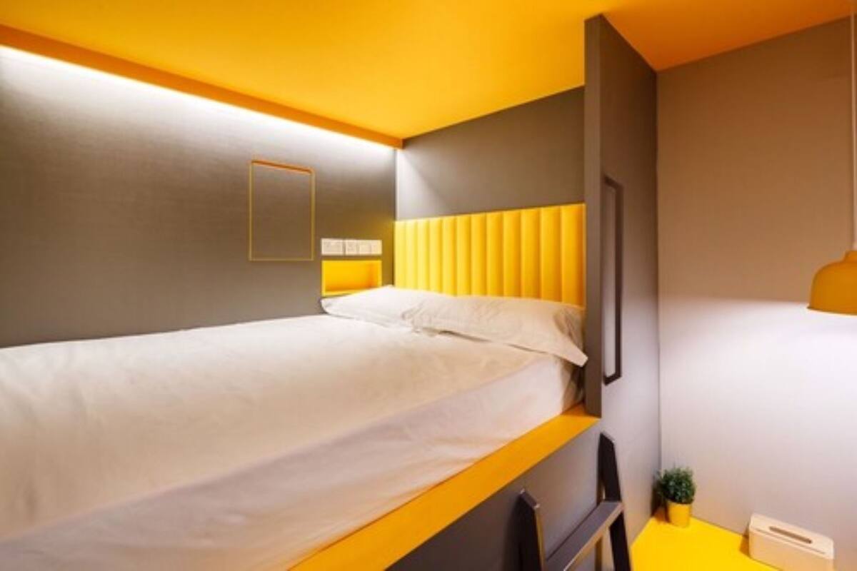 Soundproofing, iron/ironing board, WiFi (free), bed sheets